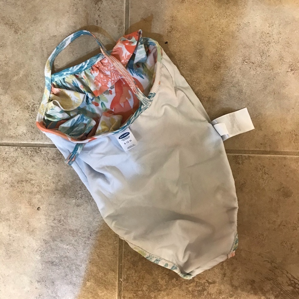 🌸 Adorable One Piece Swimsuit - Picture 3 of 4